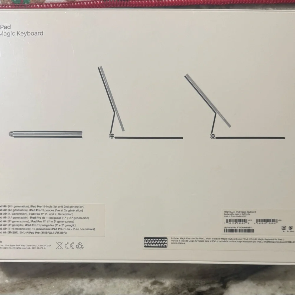 Apple iPad Magic Keyboard in Black